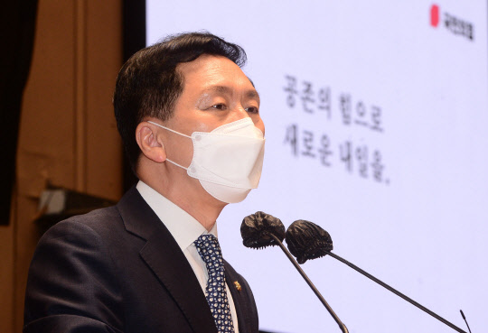 8일 김기현 국민의힘 원내대표가 서울 여의도 국회에서 열린 의원총회에서 발언하고 있다. 연합뉴스.